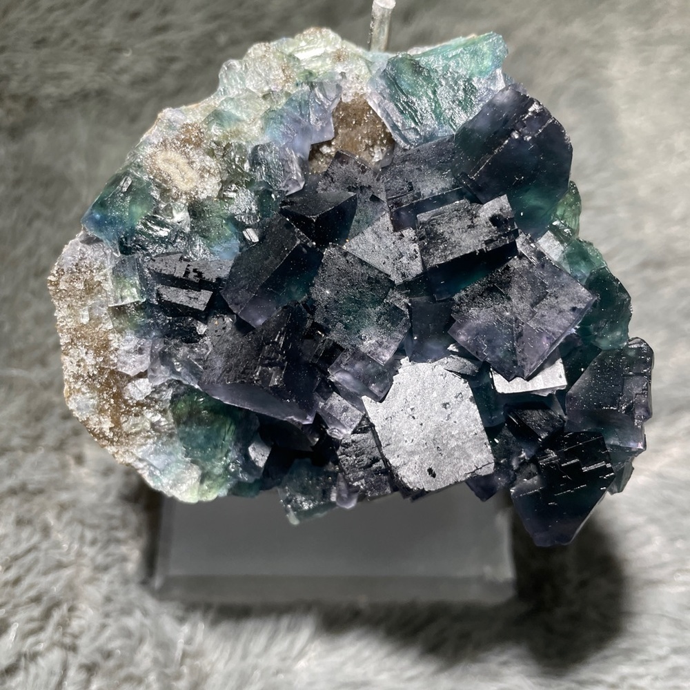 TEAL GREEN CUBE FLUORITE 3”x3” strong UV- raw crystal cluster